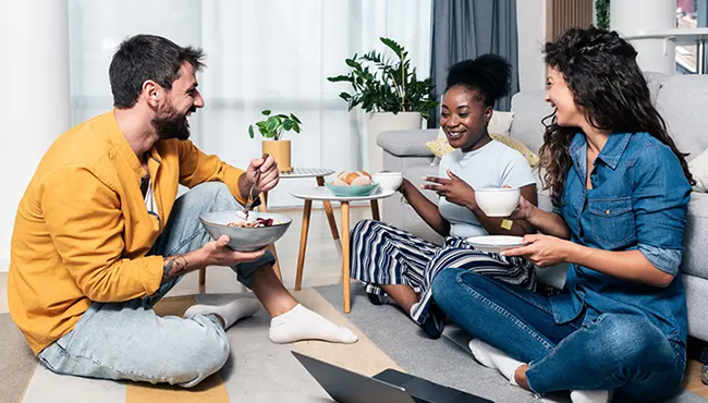residents eating